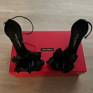 Gorgeous, Beautiful Dolce & Gabbana Black Shoes. Size 7;